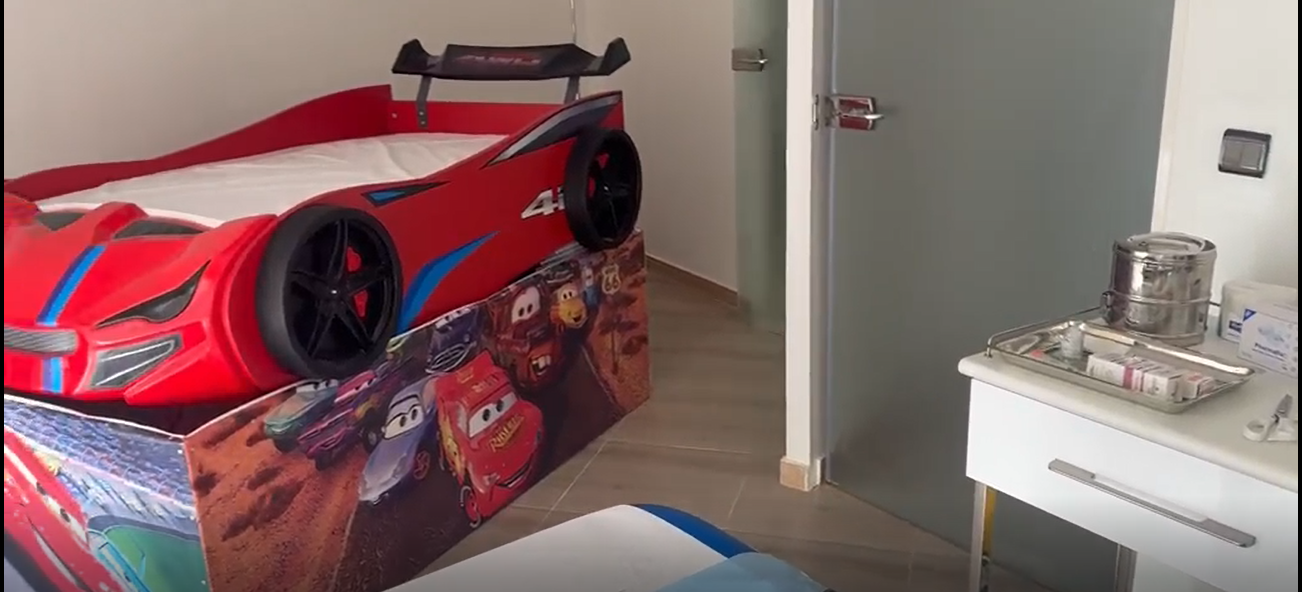 Lit d'examen Flash McQueen dans notre Cabinet